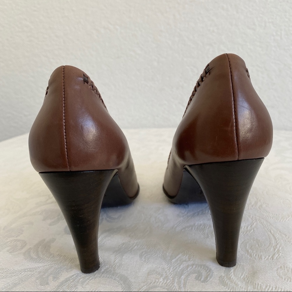 salvatore ferragamo whipstitch peep toe pumps - Picture 3 of 7